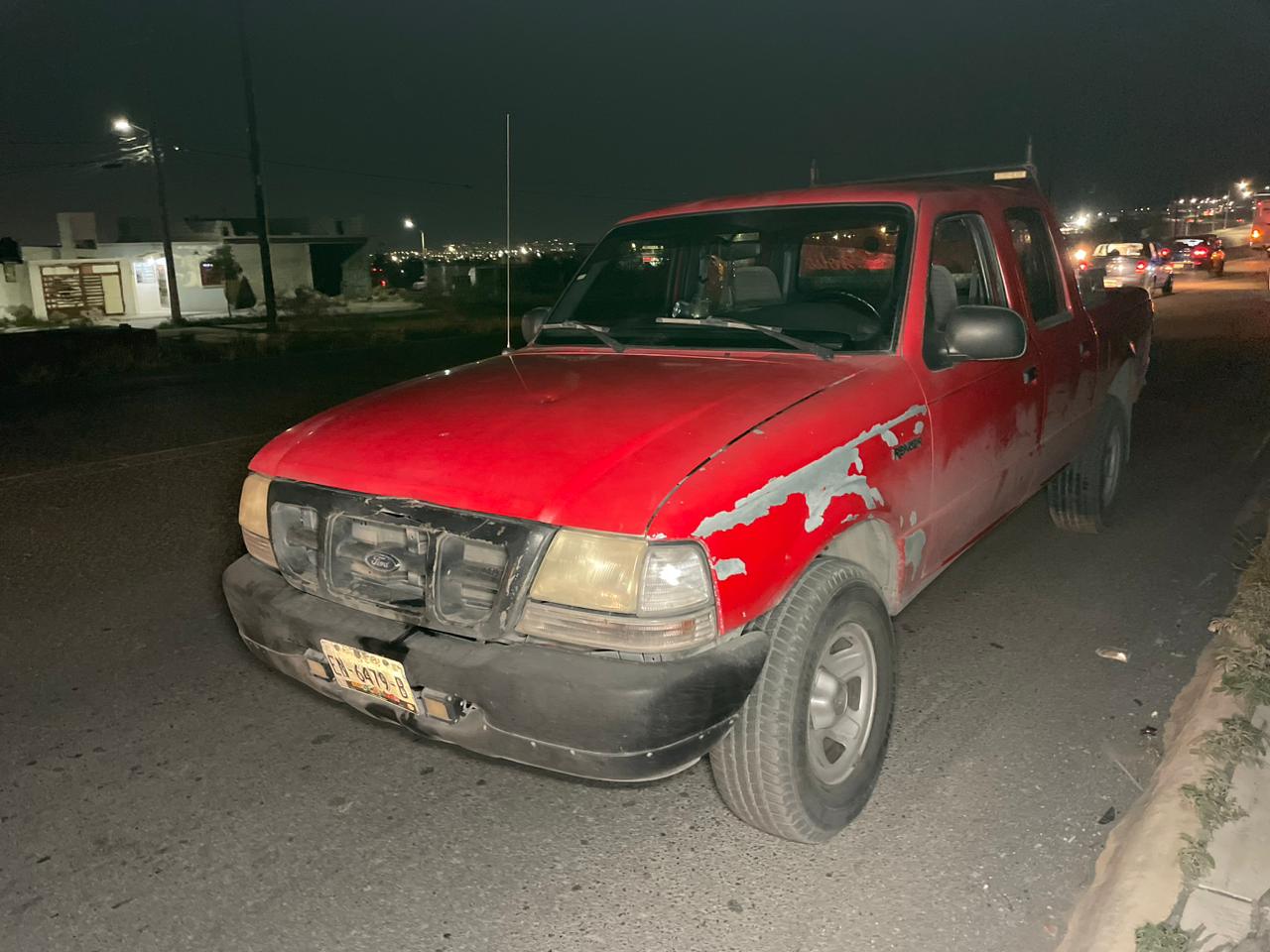 Autoridades detuvieron al conductor de la camioneta, señalado como el probable responsable del accidente.