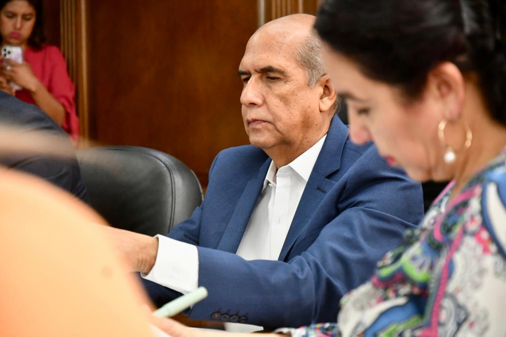 El mandatario municipal explicó que el gobierno federal ha tenido aciertos en su administración, pero dijo que también errores graves. 