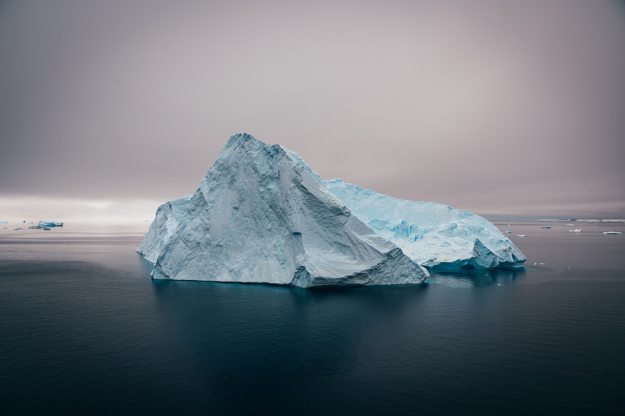 Los icebergs gigantes son componentes importantes del medio ambiente antártico. (PIXABAY)