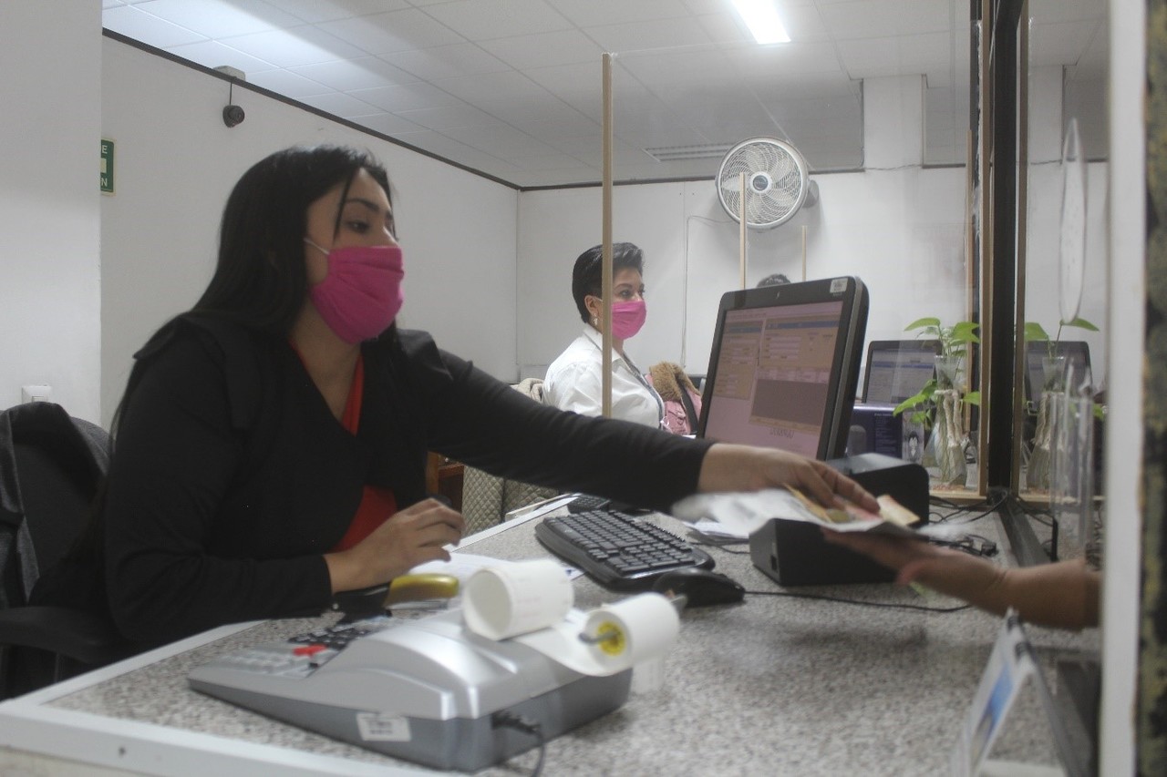 Trascendió que el individuo pide dinero a cambio de no cortar el agua a quienes tienen adeudos. (EL SIGLO DE DURANGO)