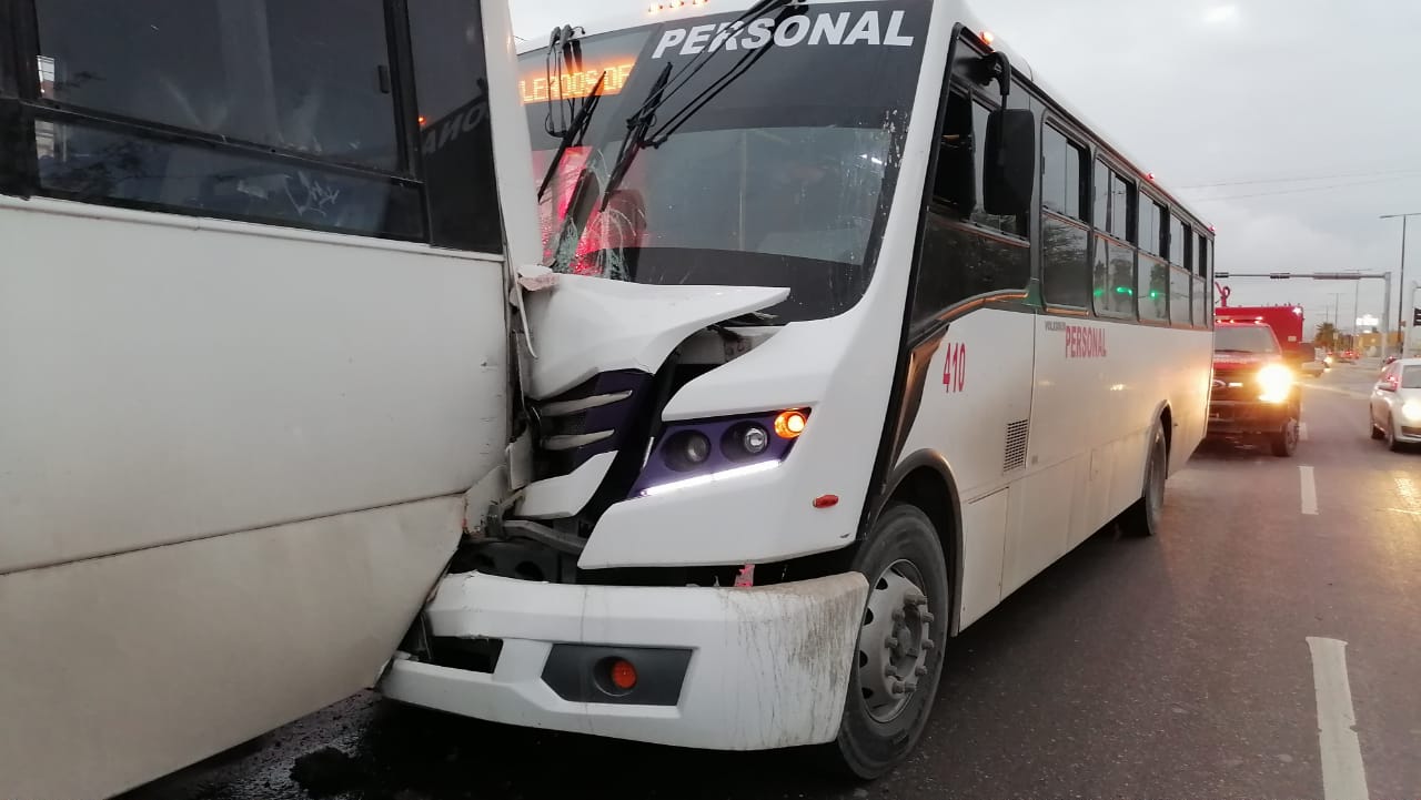 El accidente entre dos camiones, en Torreón, dejó 25 lesionados.