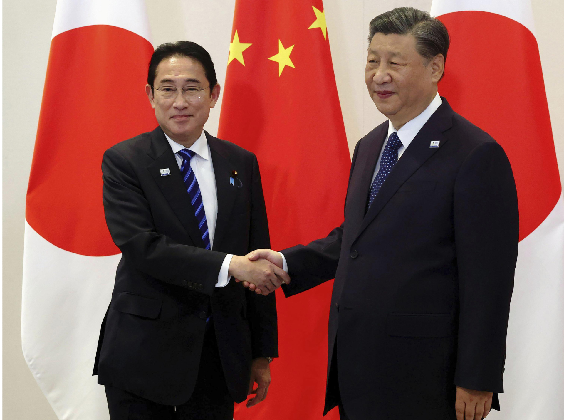 Está previsto que le pida a Xi que su país levante el veto a sus importaciones de productos del mar capturados en aguas japoneses. (AP)