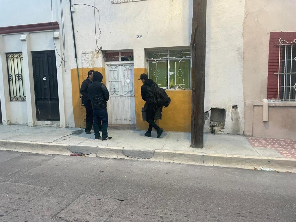 Agentes de Investigación Criminal de la Fiscalía General del Estado llevaron a cabo en el lugar las diligencias. (EL SIGLO DE TORREÓN)
