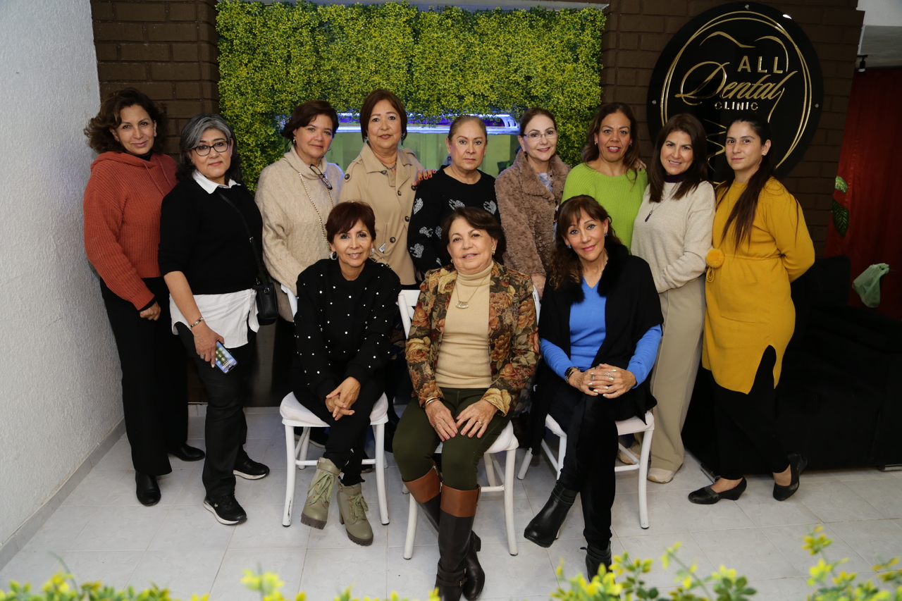 Integrantes del Club de Jardinería Alhelí durante su reunión mensual (EL SIGLO DE TORREÓN/ENRIQUE CASTRUITA)