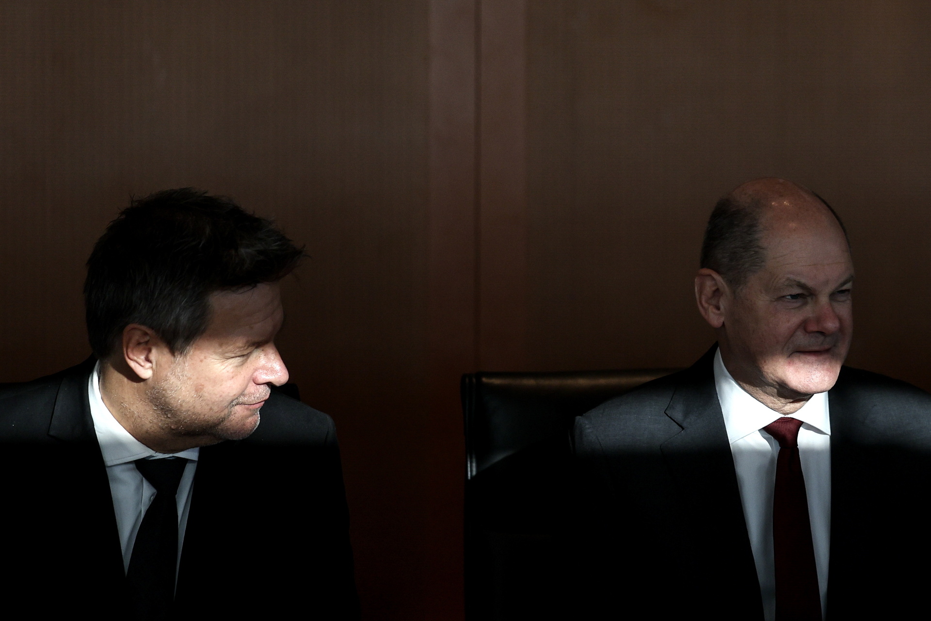 Otra variante, más difícil formalmente, sería que Scholz pidiera un voto de confianza al parlamento para perderlo y forzar nuevas elecciones. (ARCHIVO)