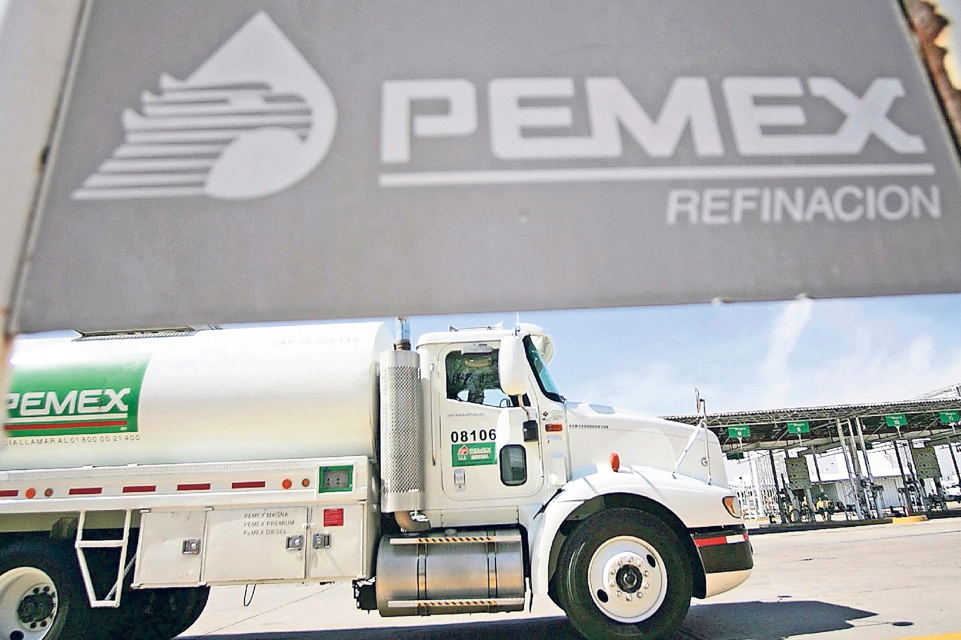 Expertos coinciden en que la refinación es el principal problema de Pemex. (ARCHIVO)