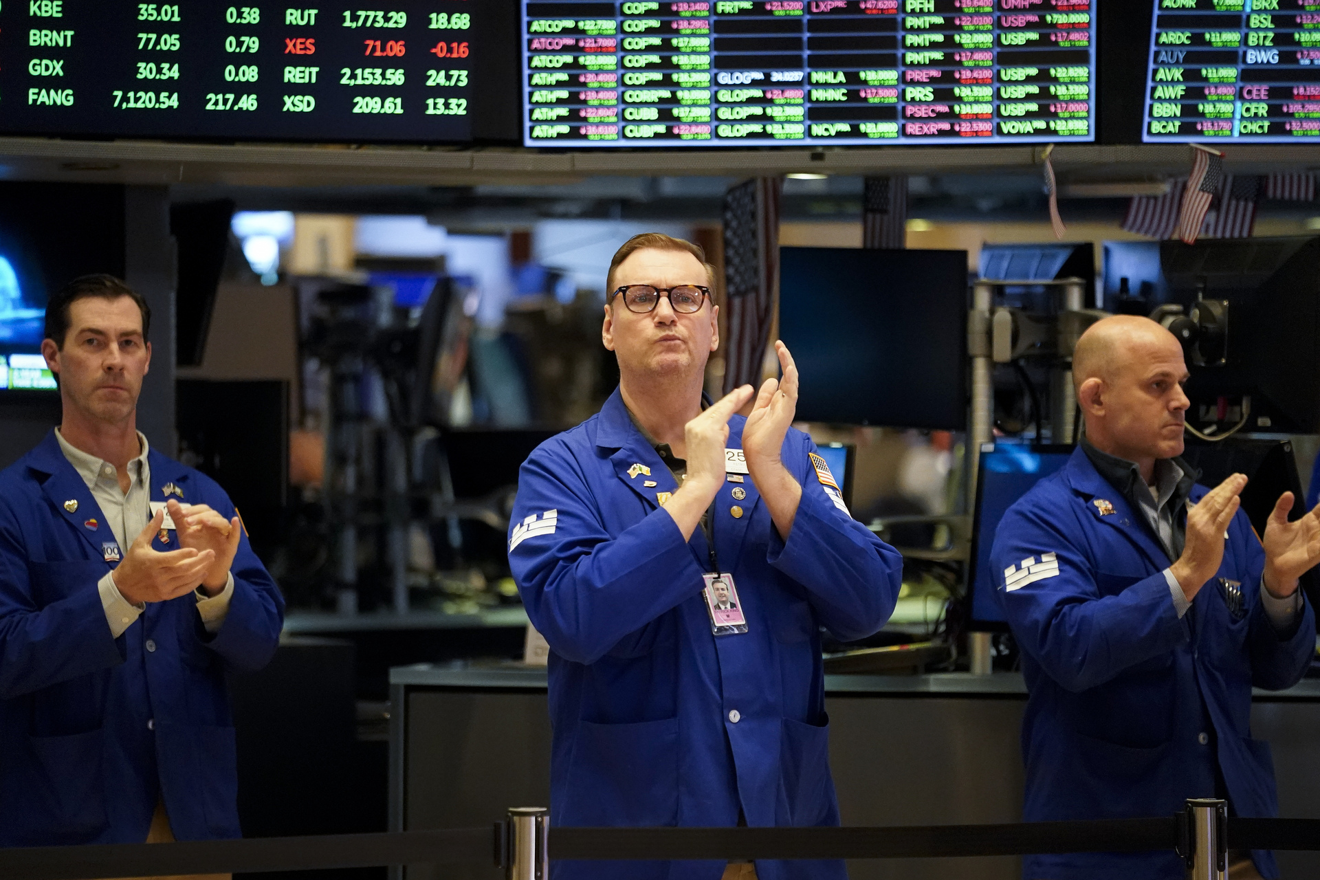 Entre los 30 valores del Dow Jones destacaban las subidas de Salesforce (8.71 %) y Walt Disney (1.07 %), mientras que las mayores pérdidas eran para Walgreens (-1.13 %) y Merck (-0.61 %) (ARCHIVO)