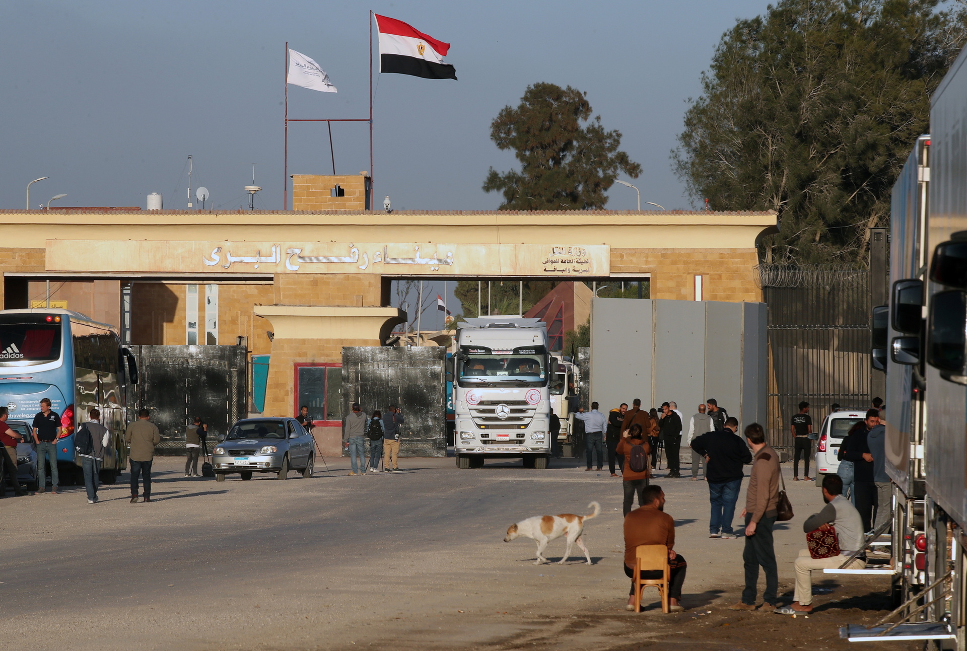 Paso de Rafah permite la salida de heridos y personas, pero no la entrada de ayuda en Gaza