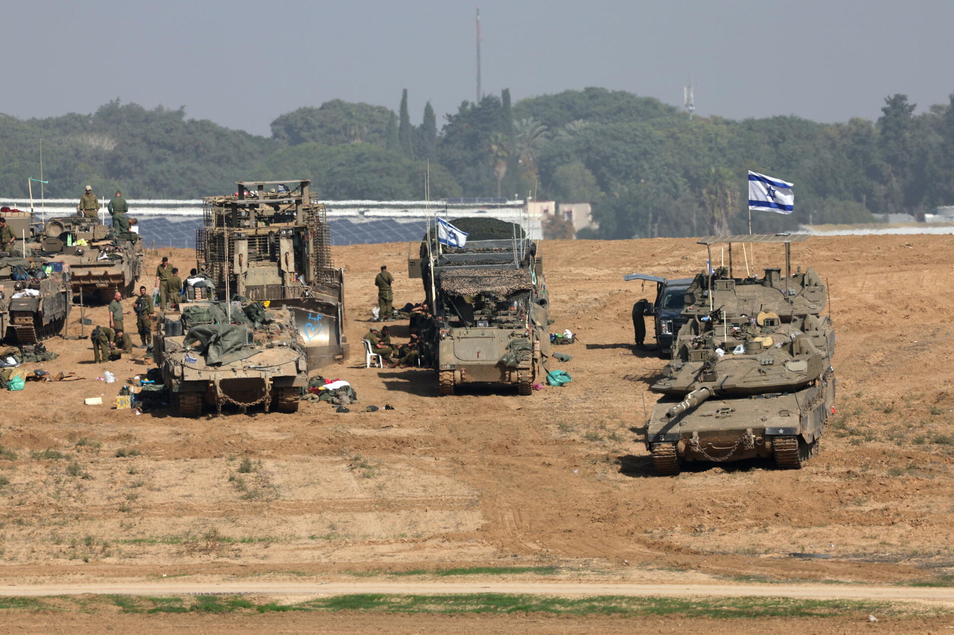srael y Hamás rompieron la mañana del viernes una tregua negociada por Catar, Egipto y Estados Unidos, que supuso una pausa de siete días en su guerra, que estalló el 7 de octubre. (ATEF SAFADI / EFE)