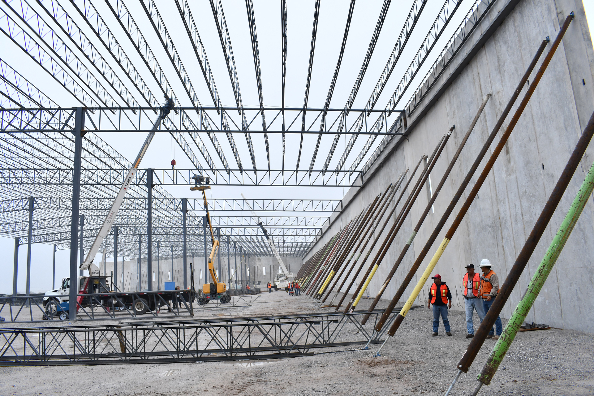 Al contemplar solo septiembre, la inversión fija bruta aumentó un 23.5 % interanual por los avances de la construcción (26.5 %) y de la maquinaria y equipo (20.9 %). (ARCHIVO)