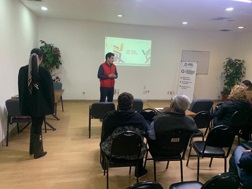 El funcionario dijo que es de suma importancia el que los emprendedores y pequeños negocios vean en el gobierno municipal a un aliado. (EL SIGLO DE TORREÓN)