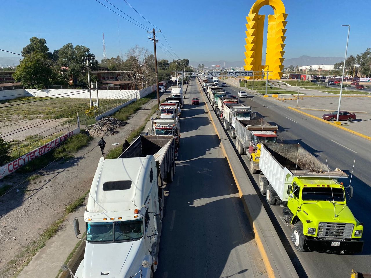 Félix Caldera, líder sindical de Camioneros Materialistas de Torreón declaró que desconocen el avance en las investigaciones y si es que el camión ya fue localizado.