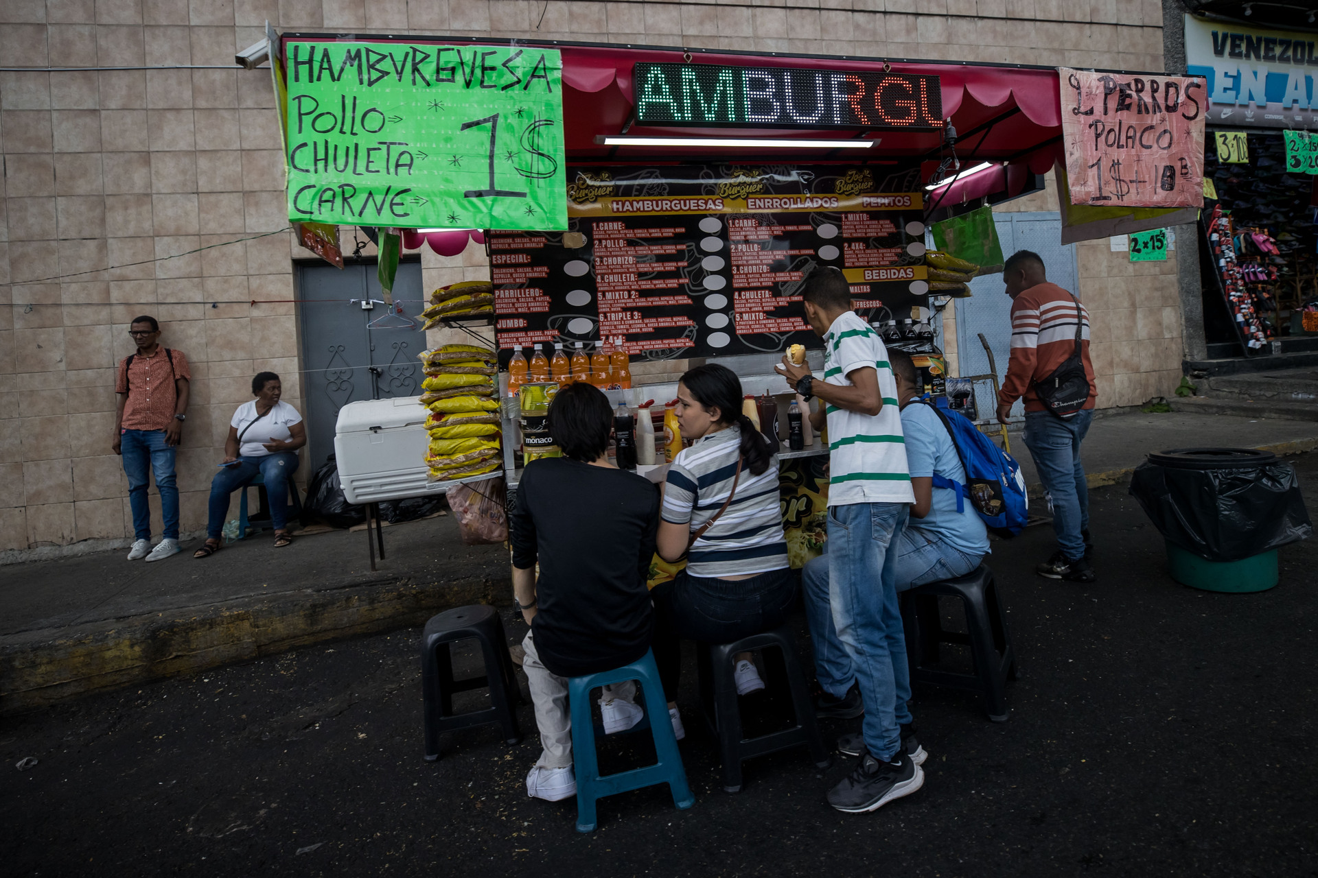Según estos cálculos no oficiales, el país acumula este año una inflación del 181.6 % hasta el mes pasado, y alcanzó un 286 % respecto a noviembre de 2022. (ARCHIVO)