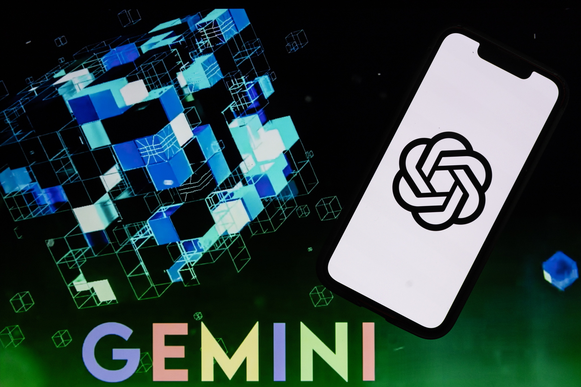 Según Google, Gemini es un chatbot multimodal, ya que es capaz de 'razonar con fluidez mediante textos, imágenes, video, audio y códigos'. 