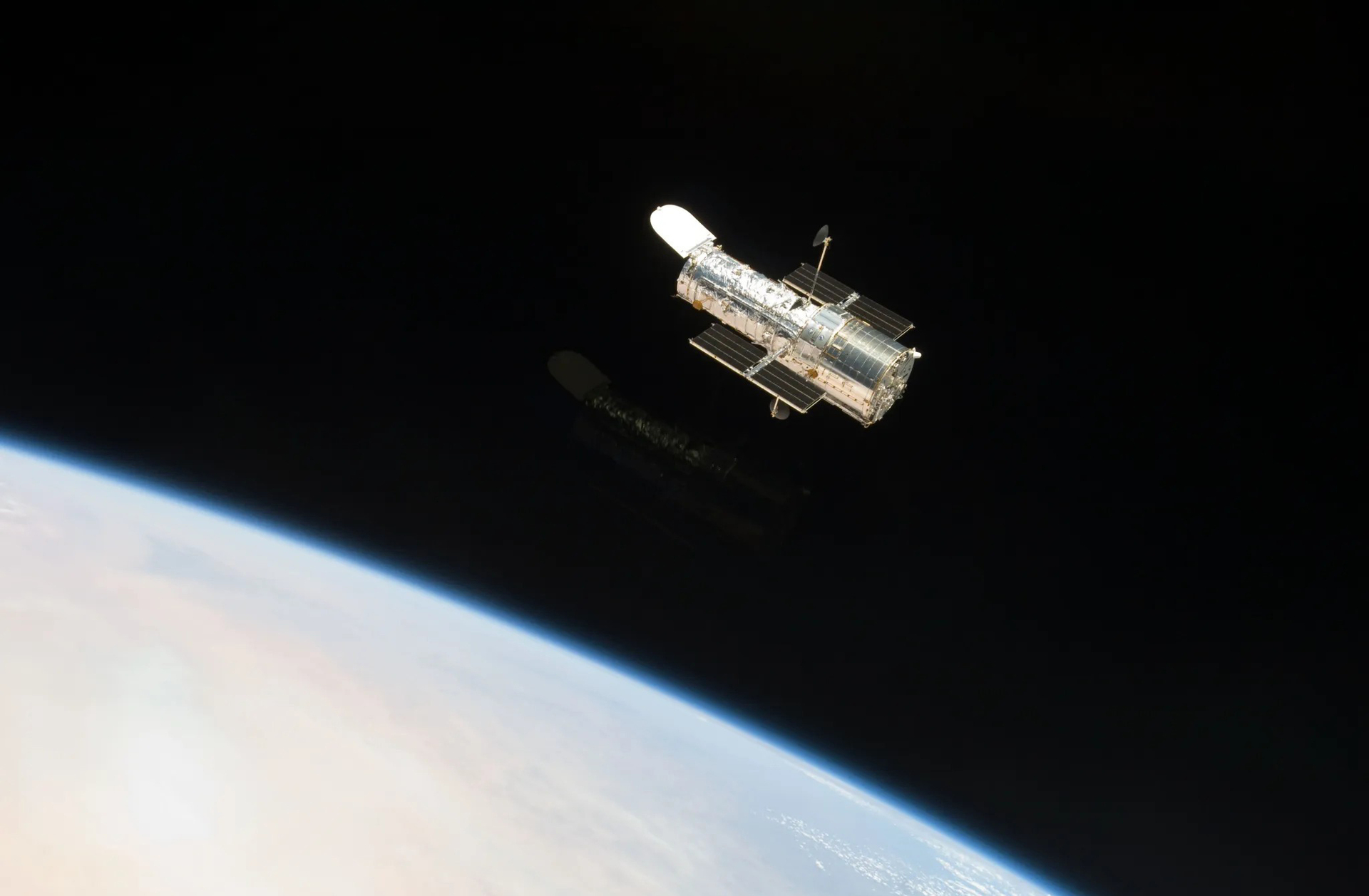 Hubble, que orbita alrededor de la Tierra, tiene actualmente tres giroscopios en funcionamiento. (EFE/NASA)