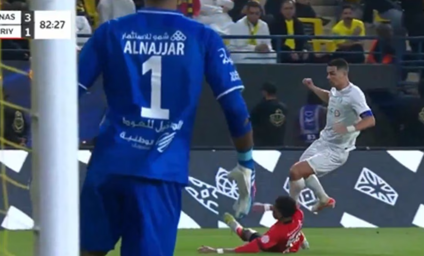 VIDEO: Lastiman a Cristiano Ronaldo con una barrida en triunfo del Al Nassr