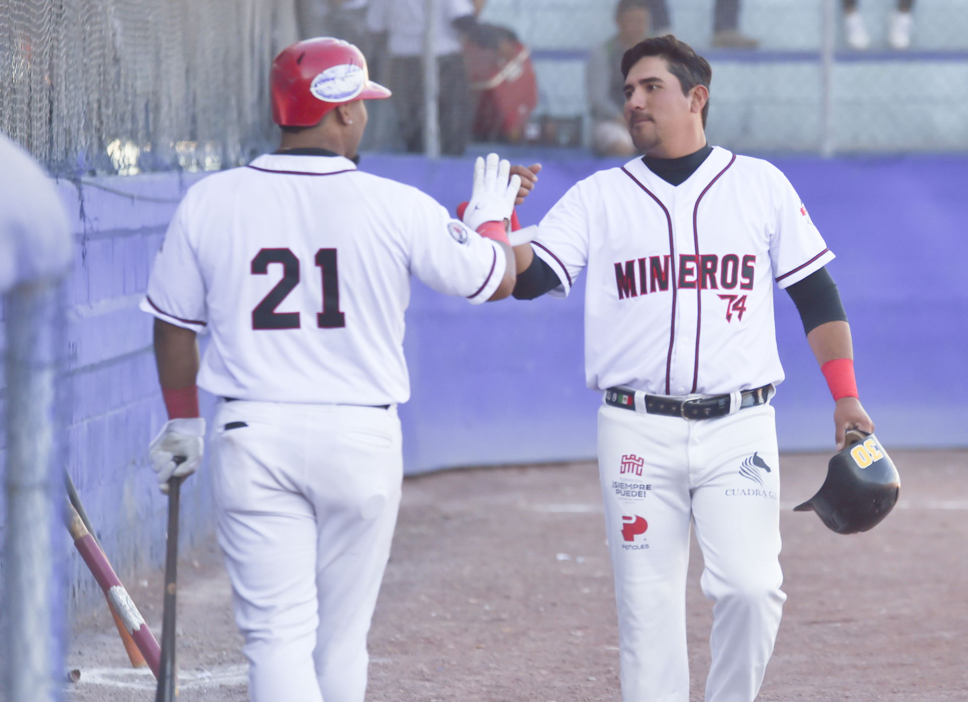 Los bateadores del equipo metalero fueron aumentando su ventaja poco a poco (RAMÓN SOTOMAYOR)