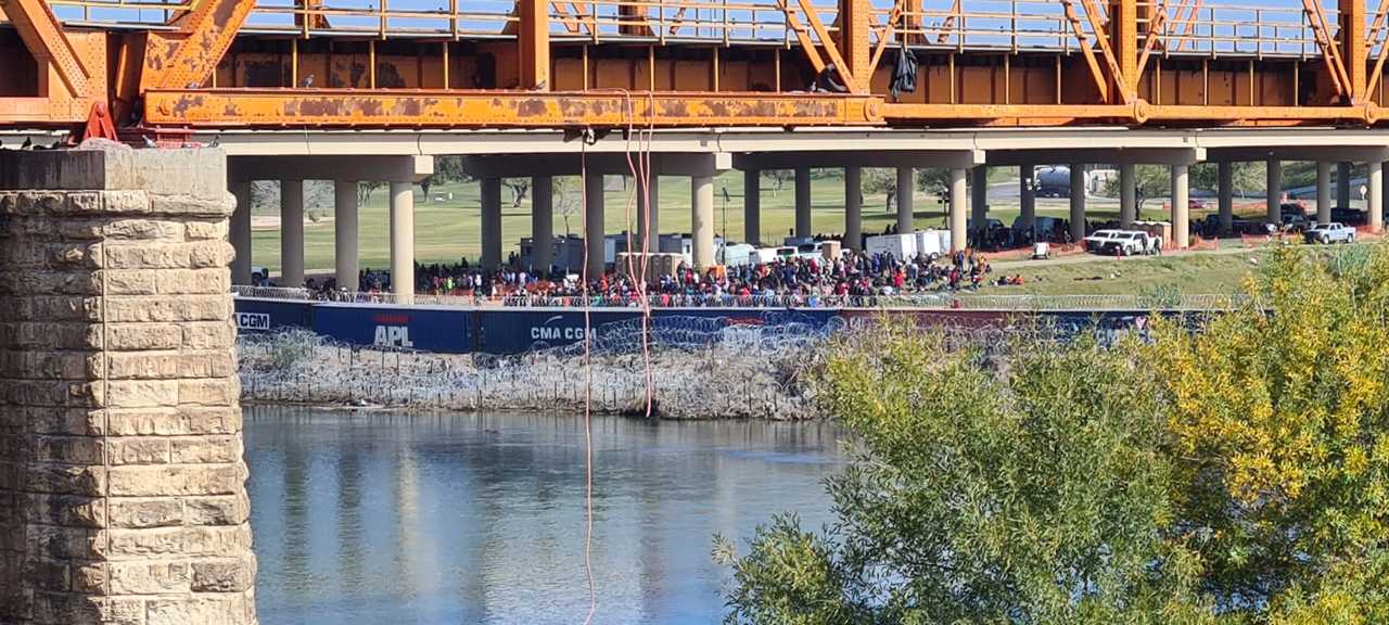 La comisionada refirió que se contempla que de este grupo de agentes de migración, que viene a duplicar la presencia de personal del INM, se distribuirán en Torreón, Saltillo, así como Piedras Negras y Ciudad Acuña;