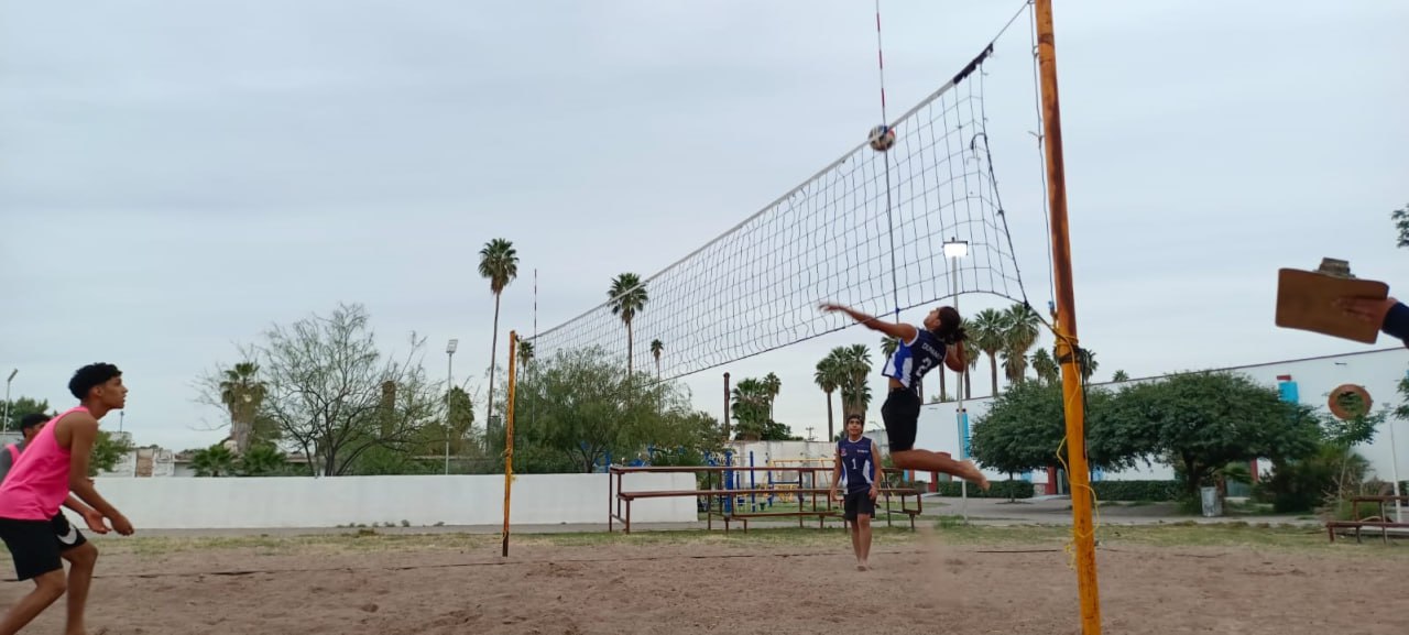Grandes encuentros se tuvieron en el Parque La Esperanza dentro del voleibol
de playa, con gran nivel por parte de todos los equipos. (Cortesía).