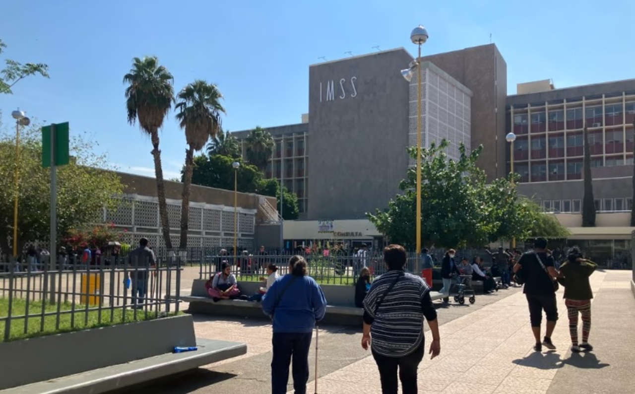 El hombre fue localizado herido en el cuello en baños de la empresa Lajat de Torreón. Se declaró su muerte de manera oficial en la Clínica número 16 del IMSS.