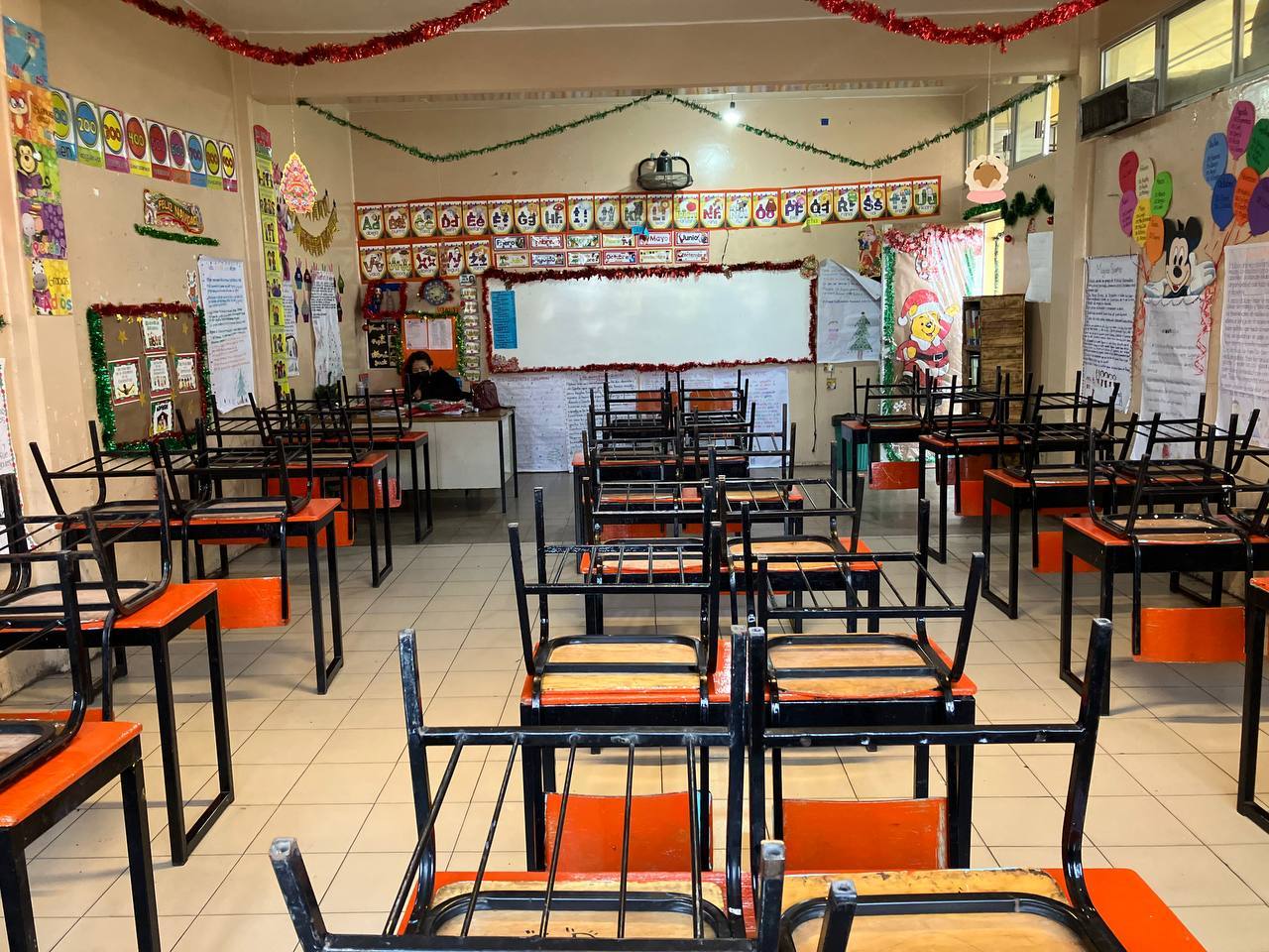 En la primaria 'Alfonso Rodríguez' de la zona Centro de Torreón, hubo salones de clases que ayer quedaron completamente vacíos.
