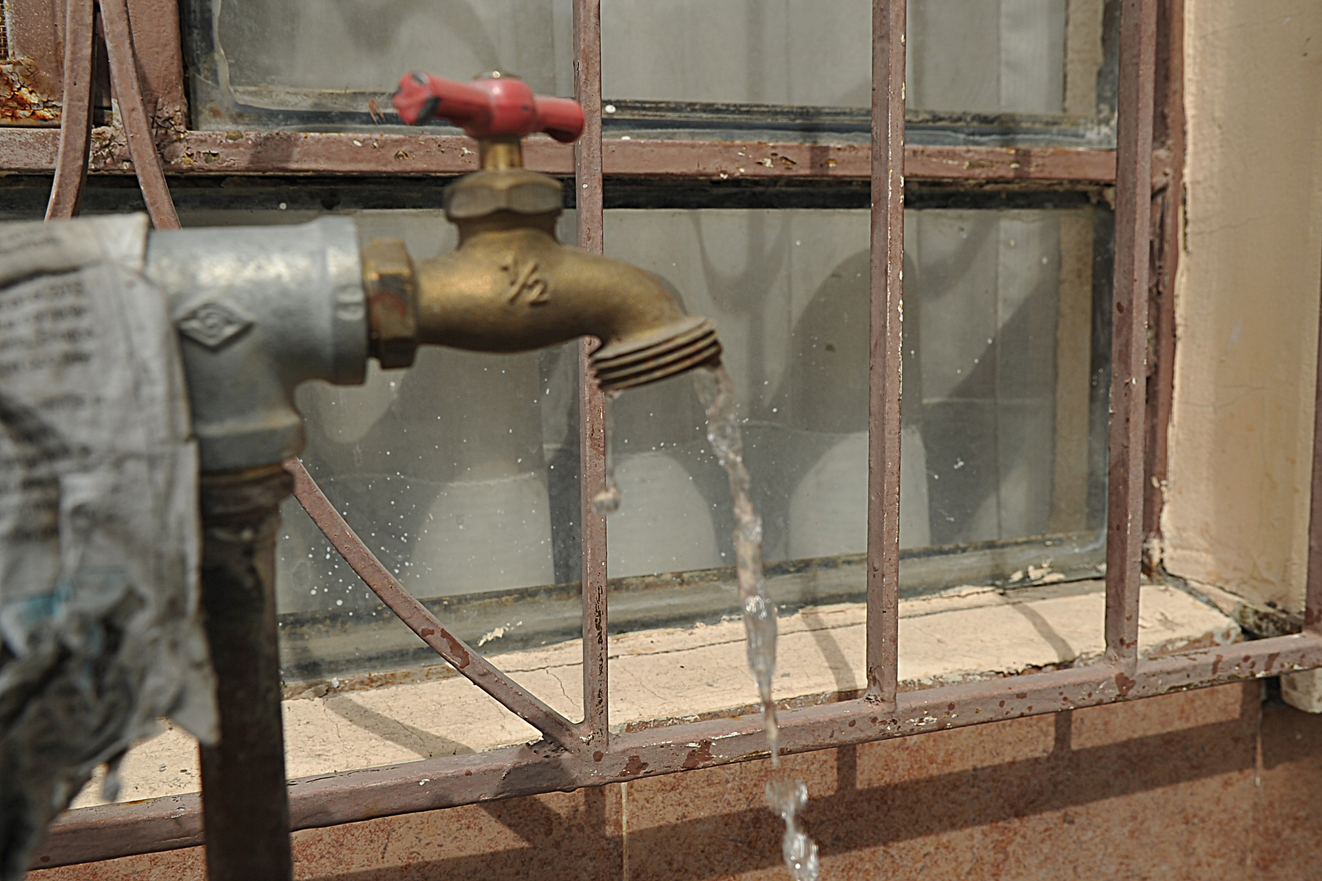 Rentería, comentó que aún están a la espera de los resultados del muestreo más reciente sobre la calidad del agua potable de los 12 municipios de La Laguna. (ARCHIVO)