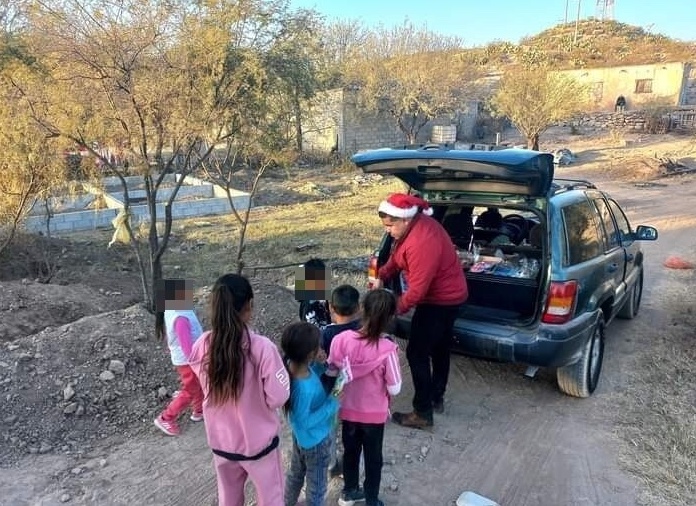 En Lerdo, la familia Toledano organizó una colecta de juguetes nuevos y usados, pero en buenas condiciones, para entregarlos en el marco de las fiestas navideñas.