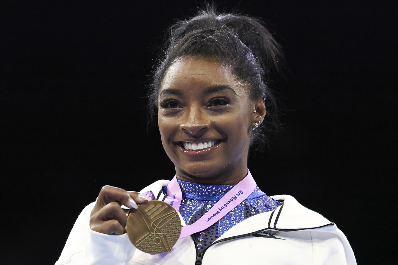 Tras dos años en los que no compitió, Simone Biles ganó su octavo campeonato nacional y su sexto oro en el 'all-around' en el Mundial (AP)