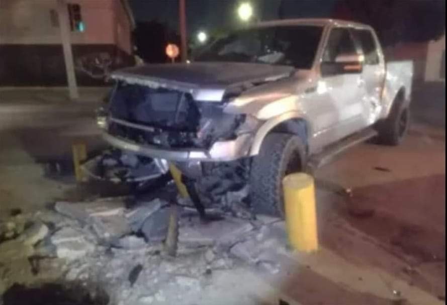 El accidente ocurrió alrededor de las 3:30 de la madrugada del sábado en la intersección de las avenidas Allende y Mariano López Ortiz, en el sector Centro de Torreón. (EL SIGLO DE TORREÓN)