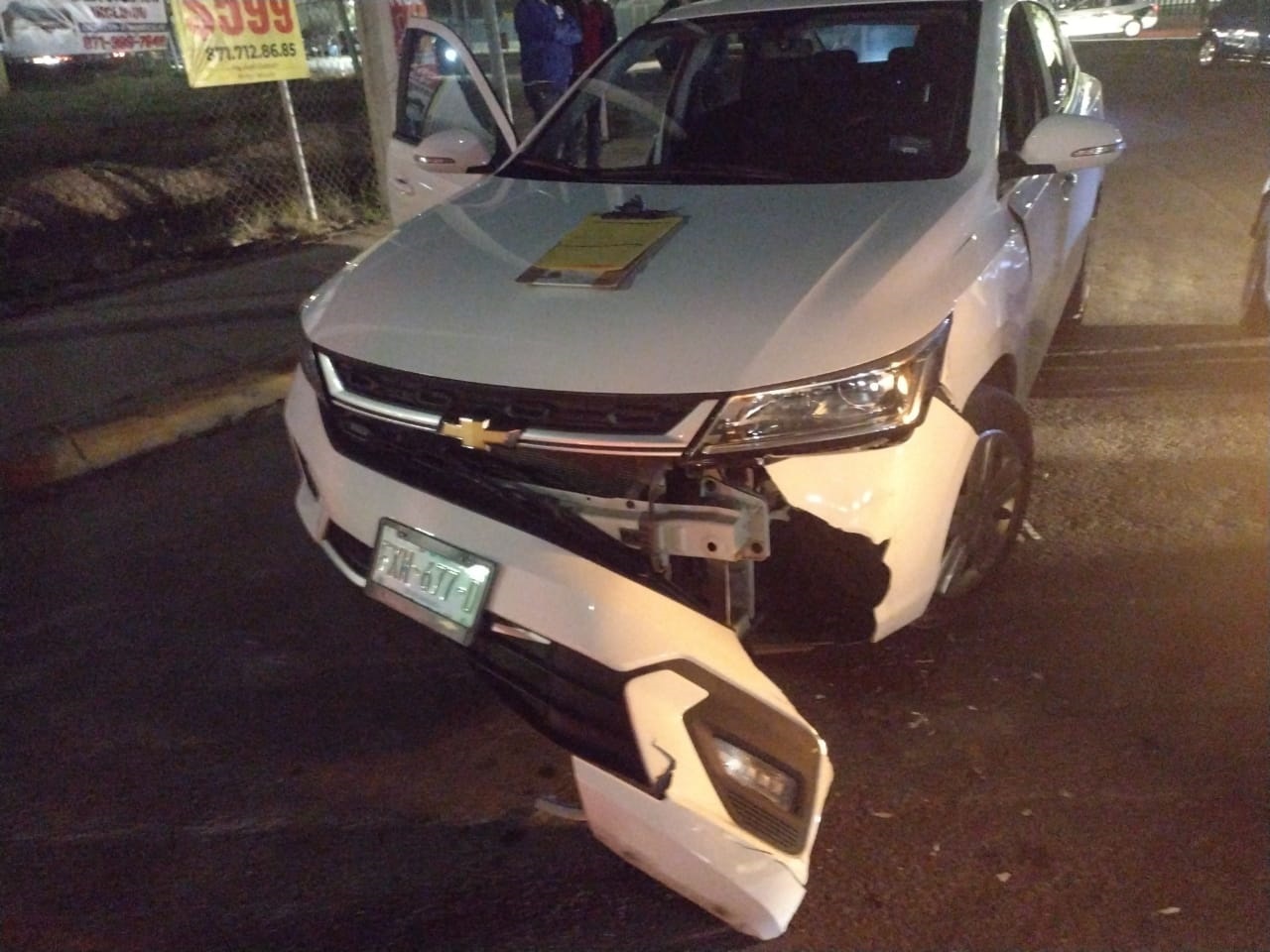 Ambos vehículos que participaron en el accidente resultaron con daños materiales de consideración.