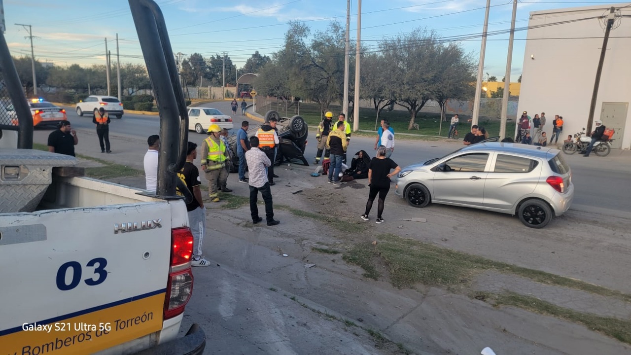 El saldo de los accidentes fueron cuatro personas lesionadas y cuantiosos daños materiales.