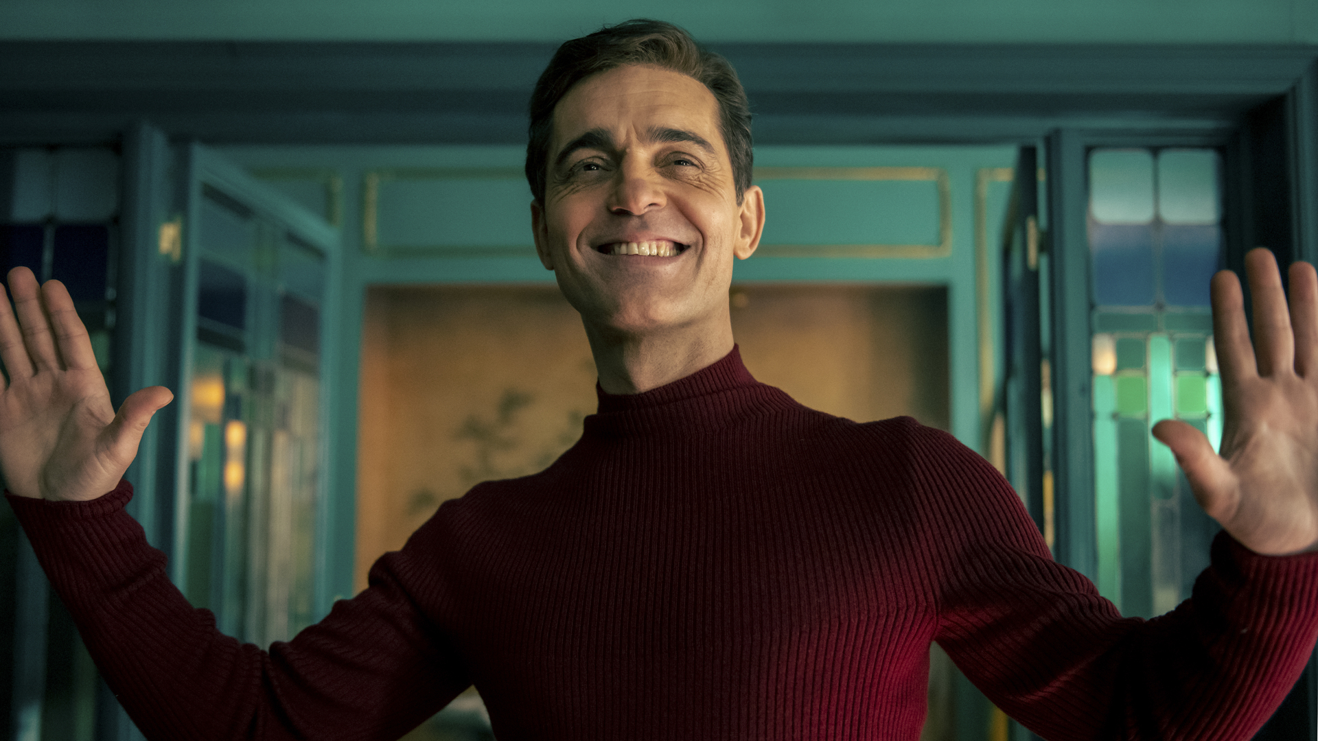 El actor Pedro Alonso, en el papel de Berlín, en una escena del episodio 2 de la serie de Netflix 'Berlín'. EFE/ Tamara Arranz/Netflix