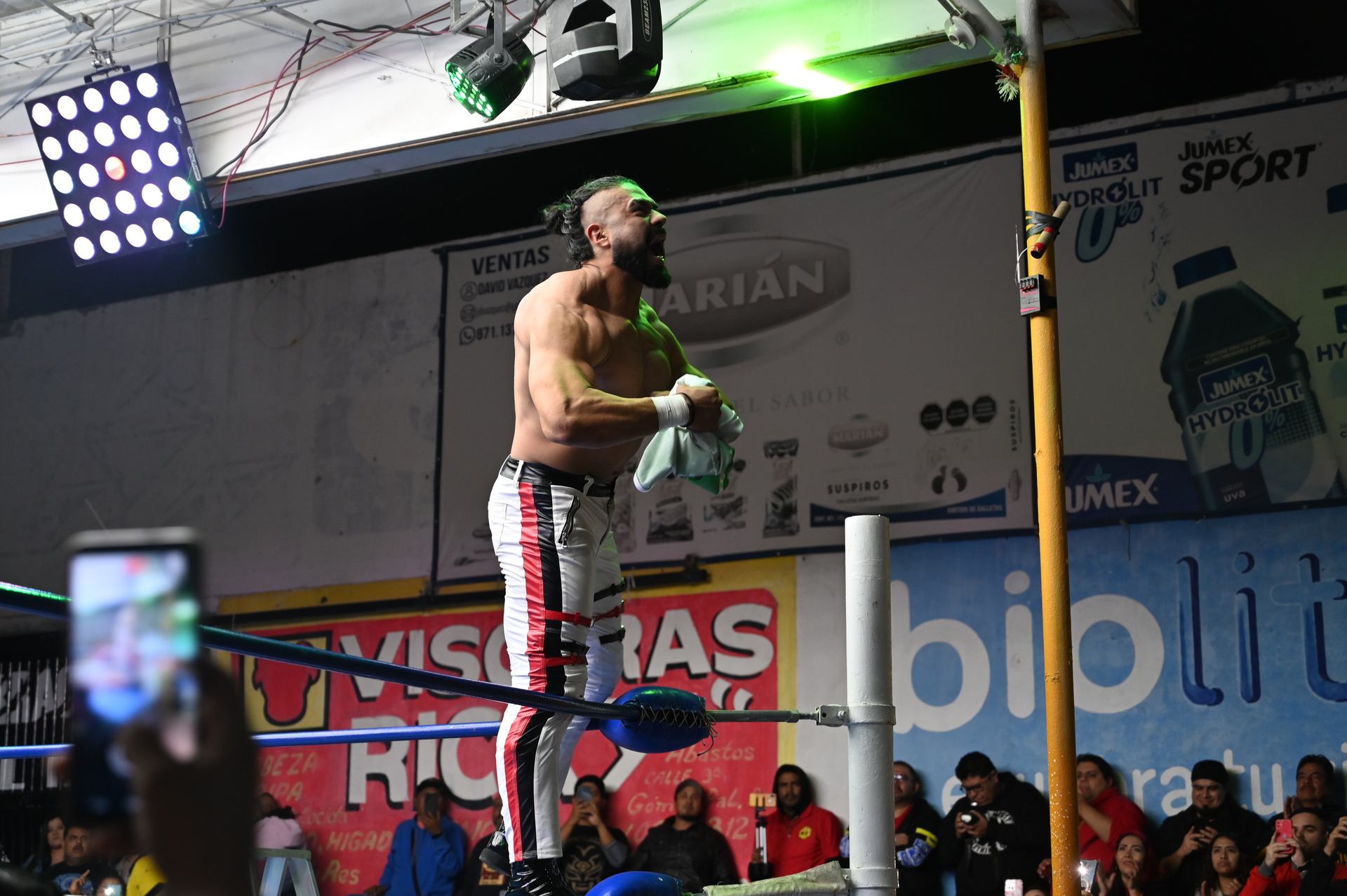 Andrade 'El Ídolo' se presentará mañana en la Olímpico Laguna, donde se verá las caras con Último Guerrero. (David Saldivar)