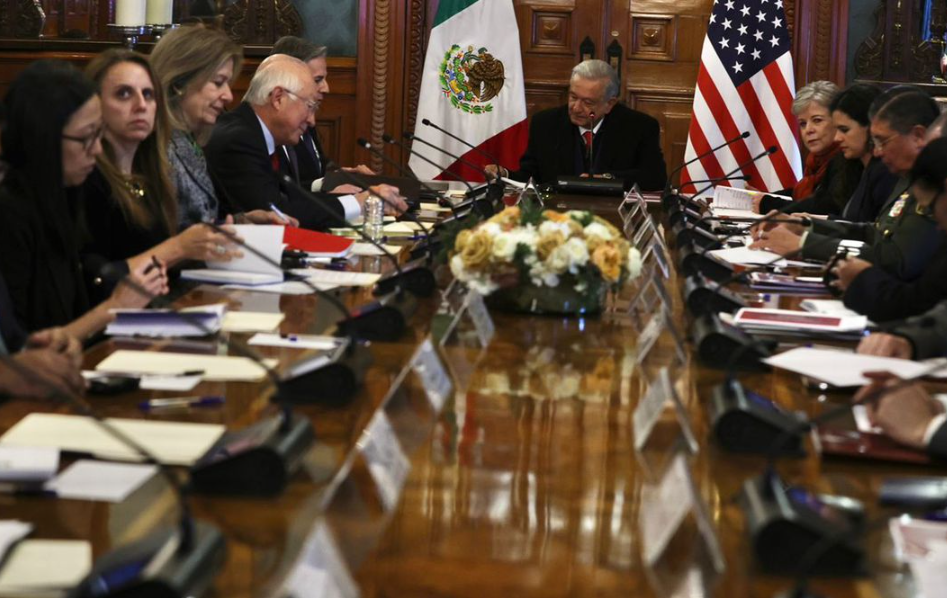 También participan los embajadores de México en Washington, Esteban Moctezuma Barragán, y el embajador de Estados Unidos en México, Ken Salazar. (EL UNIVERSAL)
