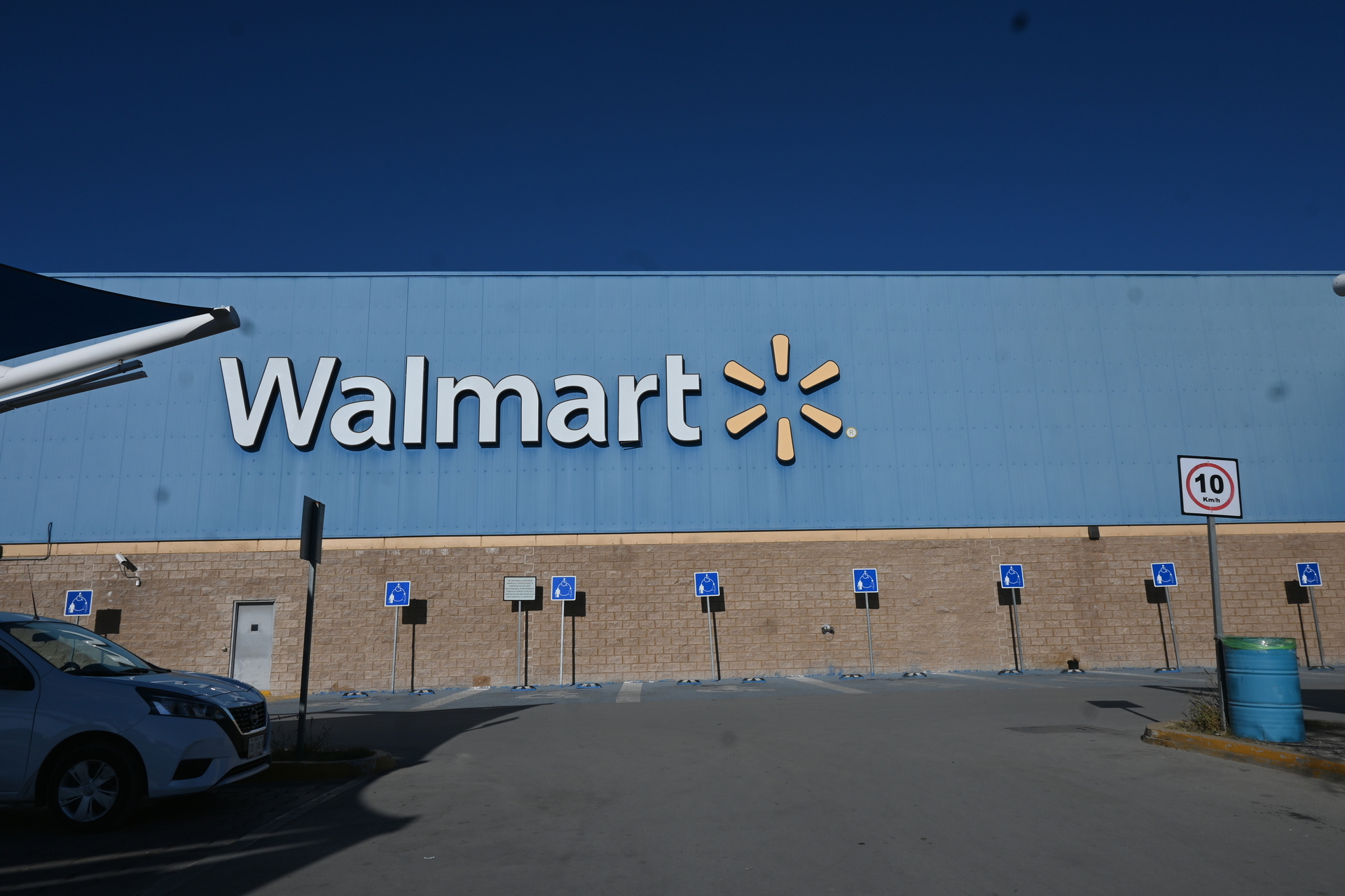 En esta entidad, únicamente serán dos Walmart Supercenter los que ofertarán el biológico. (Foto: RAMÓN SOTOMAYOR / EL SIGLO DE TORREÓN)
