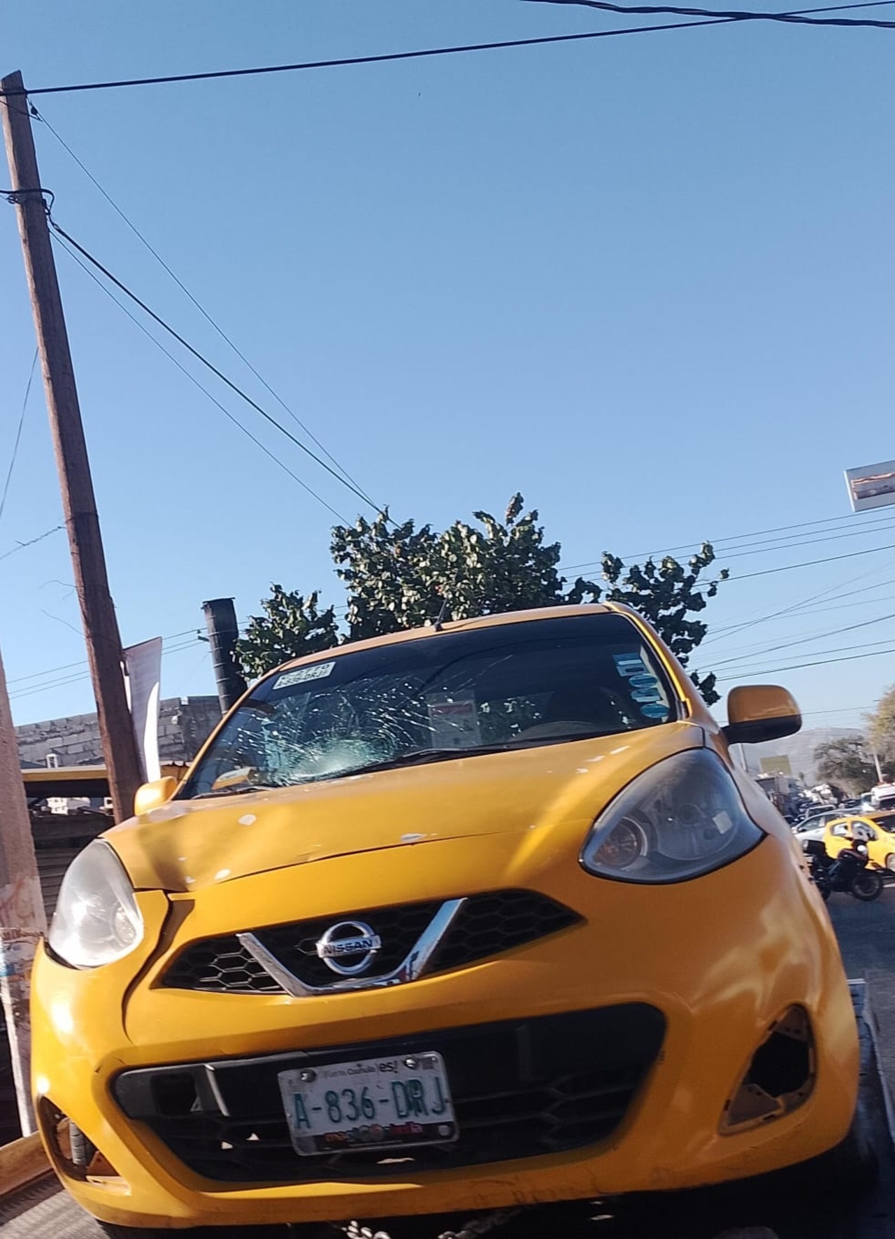 El taxista refirió no haberse percató de la presencia de la mujer en el lugar.