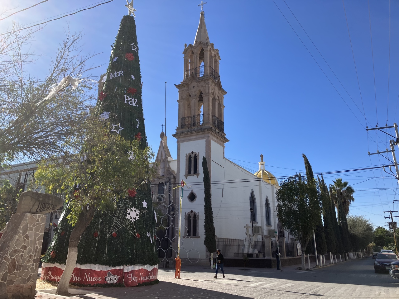 Brinda mensaje de Año Nuevo el sacerdote Julio Carrillo Gaucín. (EL SIGLO DE TORREÓN)