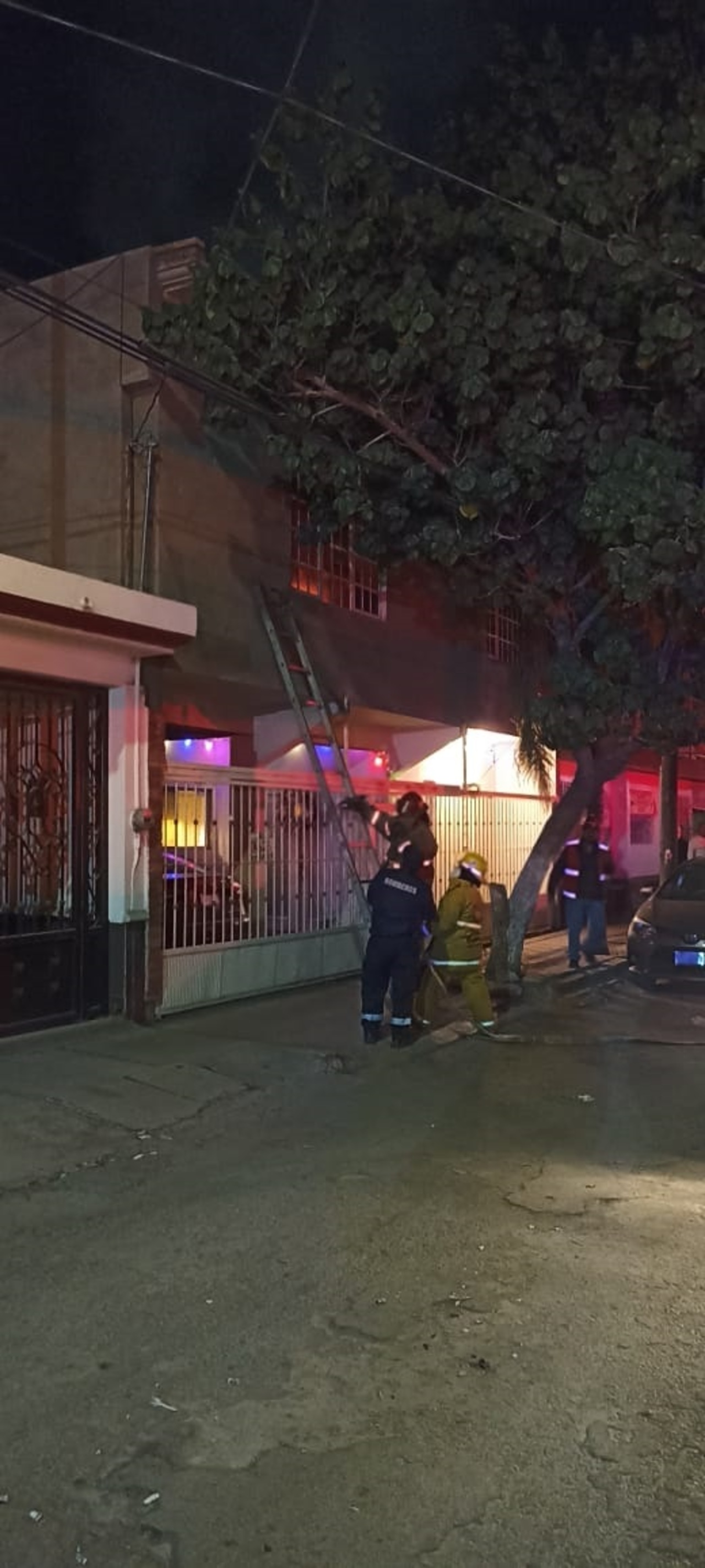 El personal de Bomberos se encargó de sofocar las llamas.