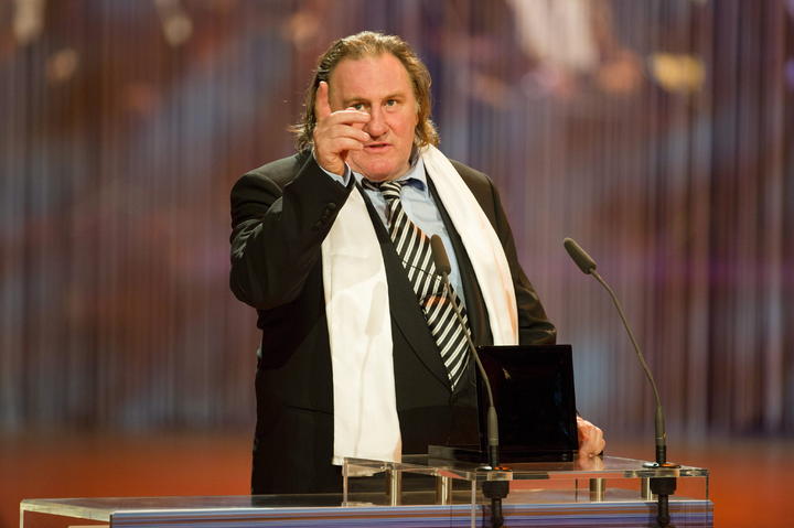 La polémica sobre Gérard Depardieu, con los ataques por su actitud con las mujeres, incluidas las acusaciones de violación, y su defensa en nombre de la presunción de inocencia, pero también en tanto que monumento nacional francés por su genialidad como actor, cobra cada vez más un cariz político.