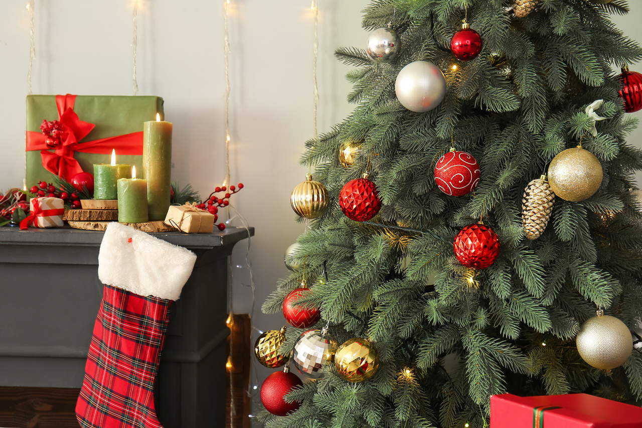Una vez que pasa el Día de Reyes, en muchas familias se acostumbra retirar el árbol de Navidad y el resto de los adornos de la temporada (ESPECIAL)