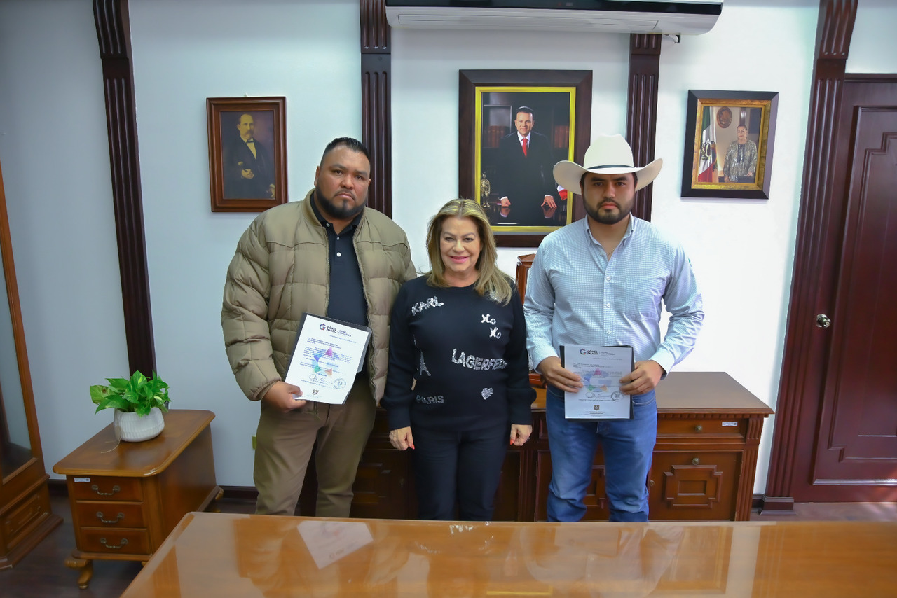 Empresarios respaldan los programas del ayuntamiento para reforestar espacios públicos. (CORTESÍA)