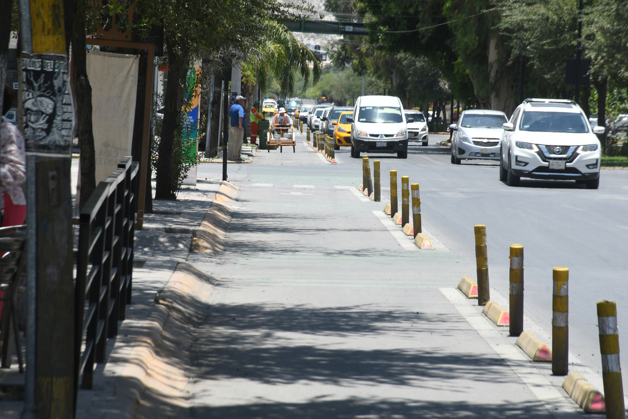 Desarrollo Social Municipal Torreón - Seguimos entregando luces  intermitentes traseras para bicicleta, en las instalaciones de Desarrollo  Social. ‼️Ven por la tuya‼️ 🚴‍♀️No se te olvide traer una copia de tu INE