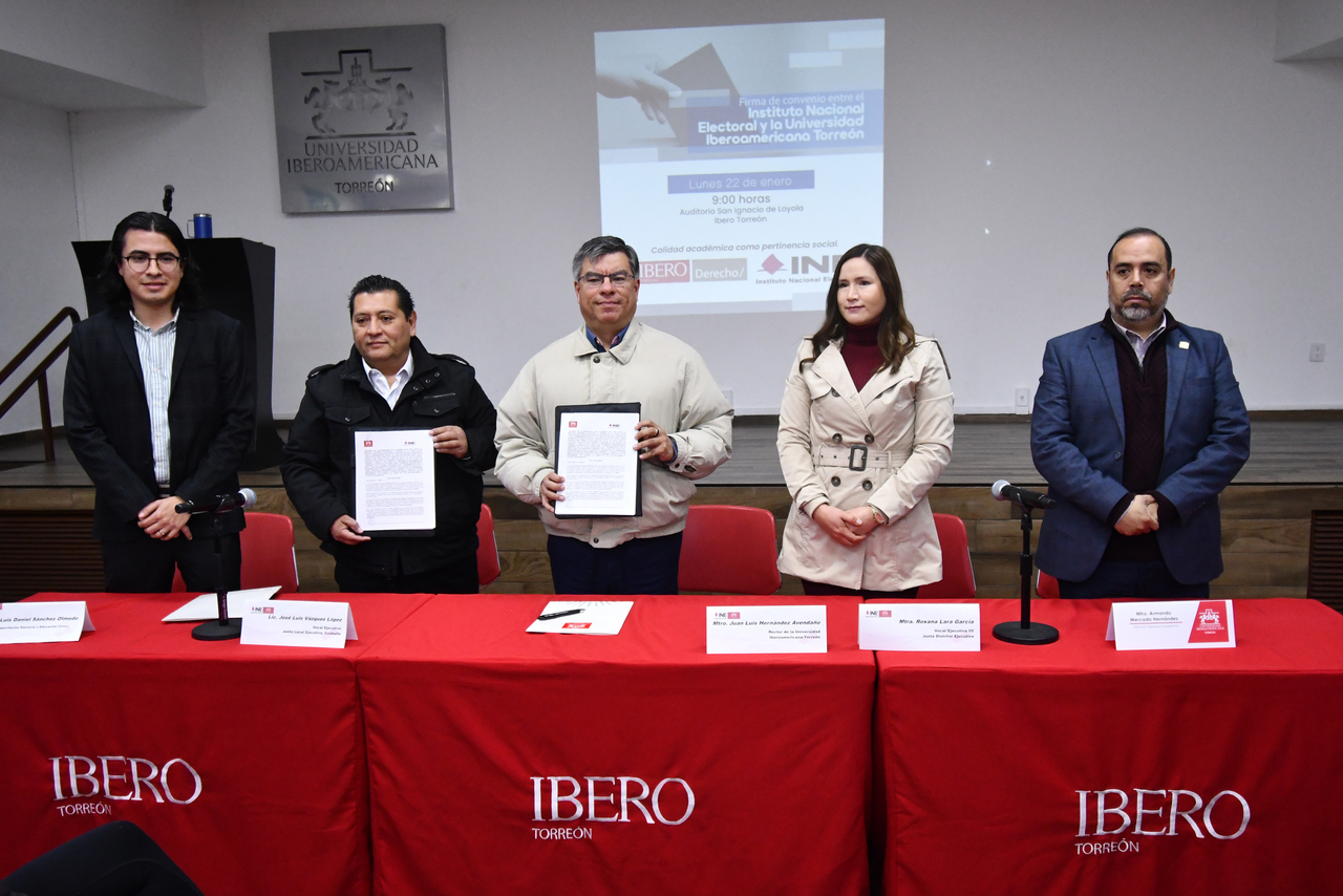 Firma convenio la Universidad Iberoamericana con el INE para promover el voto de los jóvenes. (FERNANDO COMPEÁN / EL SIGLO DE TORREÓN)
