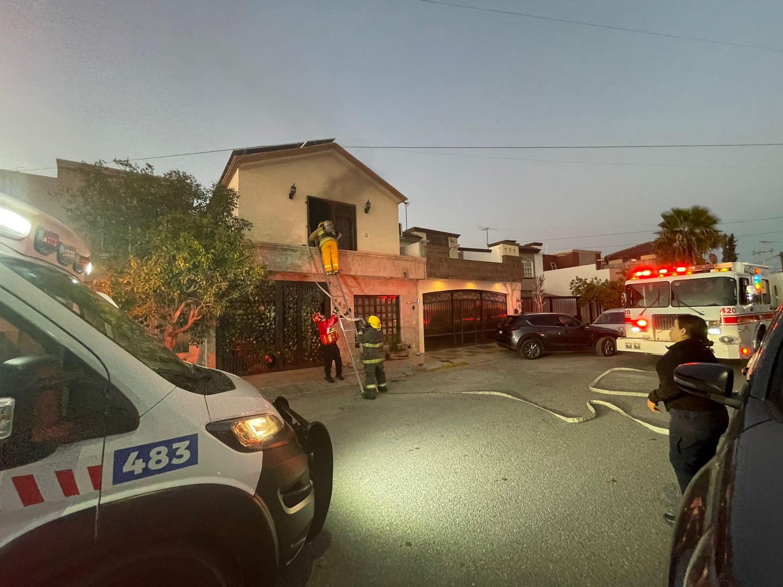 Al inspeccionar al interior del domicilio se encontraron con una mesa de madera y un nacimiento. (EL SIGLO DE TORREÓN)