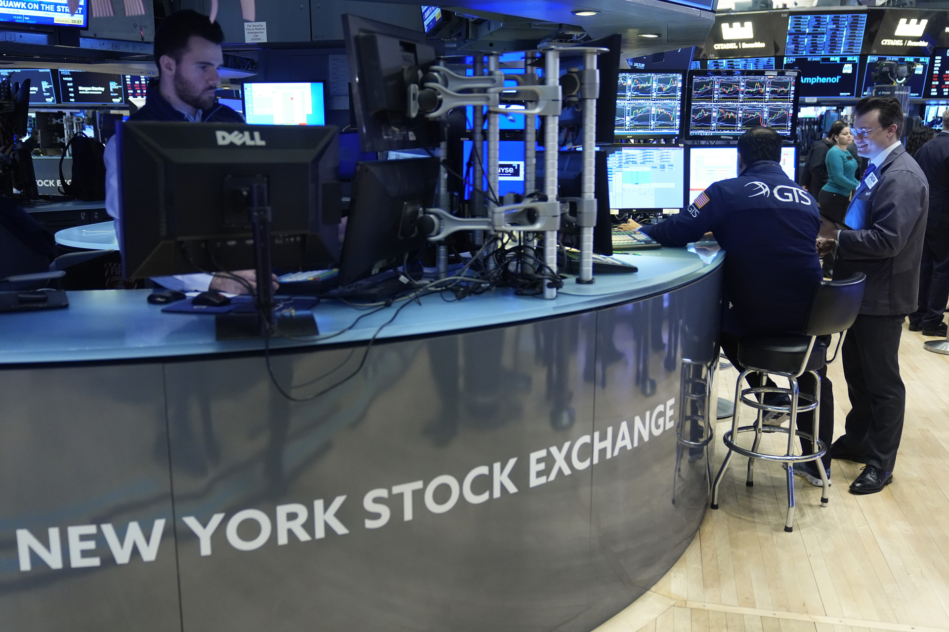 Wall Street abre en números rojos y el Dow Jones baja un leve 0.05 %