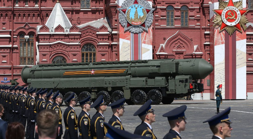 Rusia lanza advertencia a EUA tras el despliegue de armas nucleares en Reino Unido