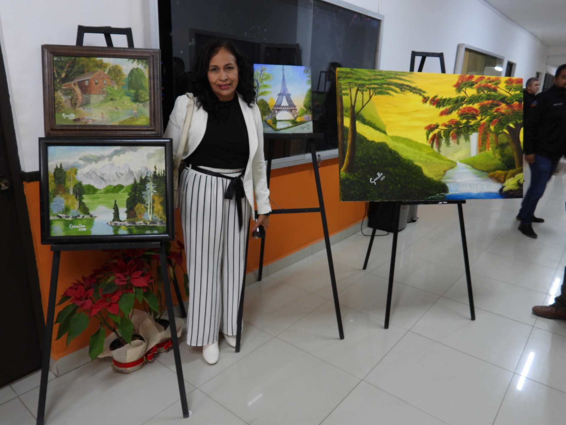 María del Rosario Mendoza, maestra jubilada de Torreón, exhibió varias pinturas al óleo (CORTESÍA)