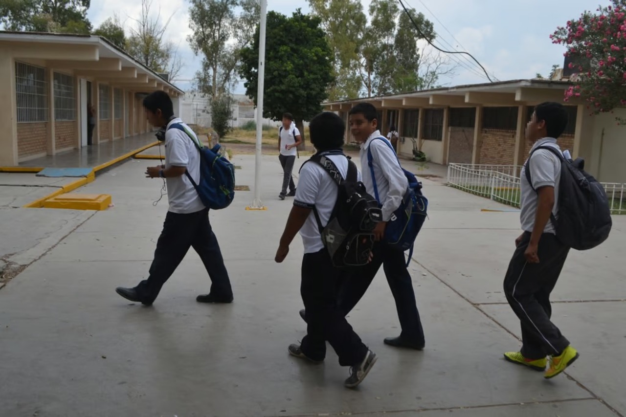 Reiteran que la educación es pública y que nadie debe ser objeto de una cuota obligatoria.