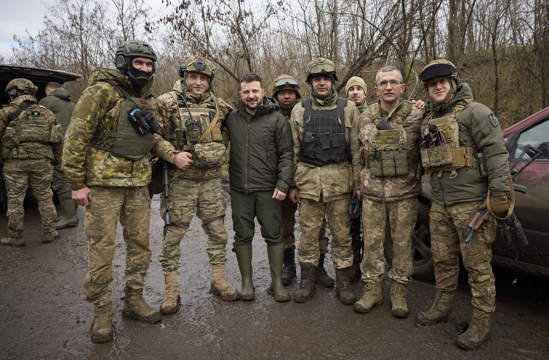 Las fuerzas armadas ucranianas padecen de una creciente escasez de armas y municiones. (ARCHIVO)