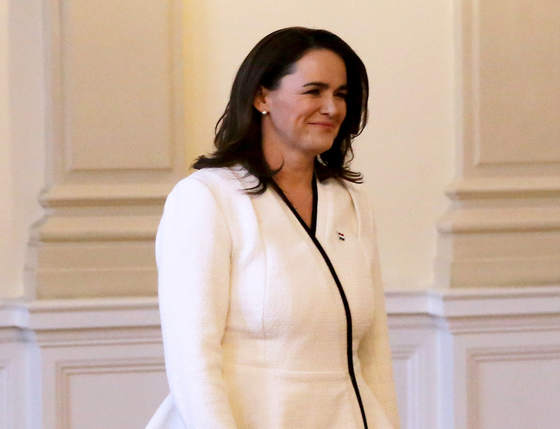 La jefa de Estado, una exministra de Asuntos de la Familia, reconoció haber 'cometido un error' al indultar a un director adjunto de un hogar infantil. (ARCHIVO)